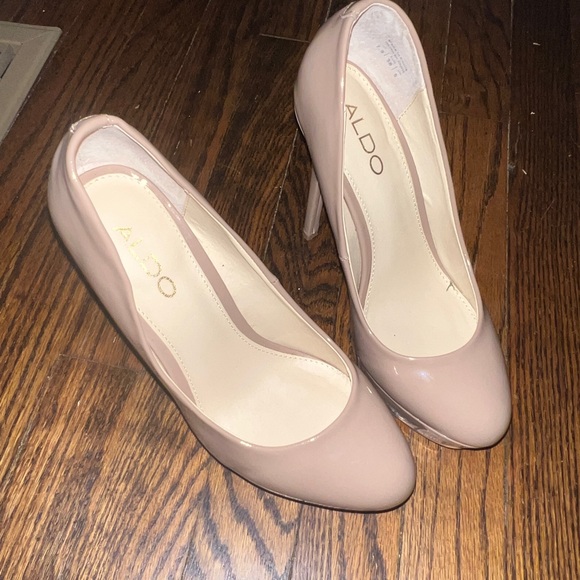 Aldo beige womens pleather heels, size 8 - Picture 3 of 3
